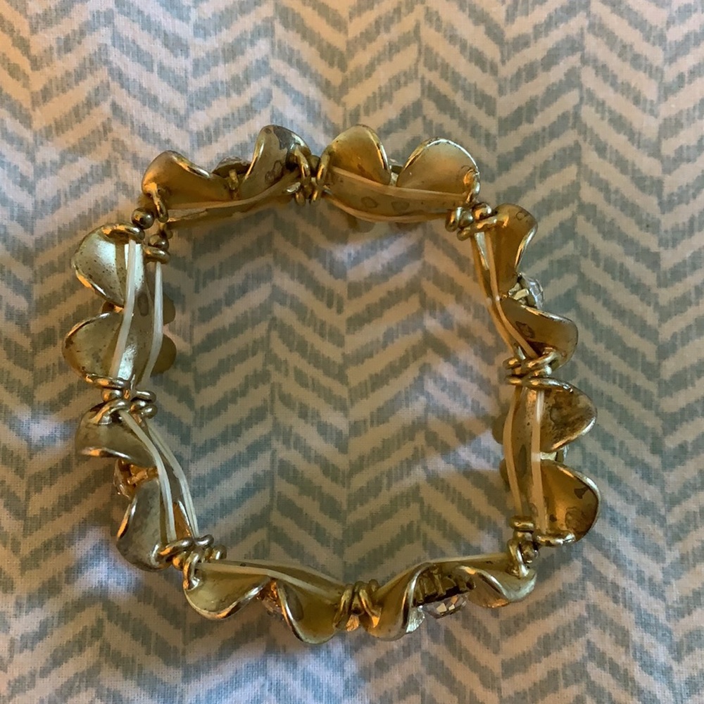 Gold plated floral bracelet with rhinestones - Picture 2 of 4
